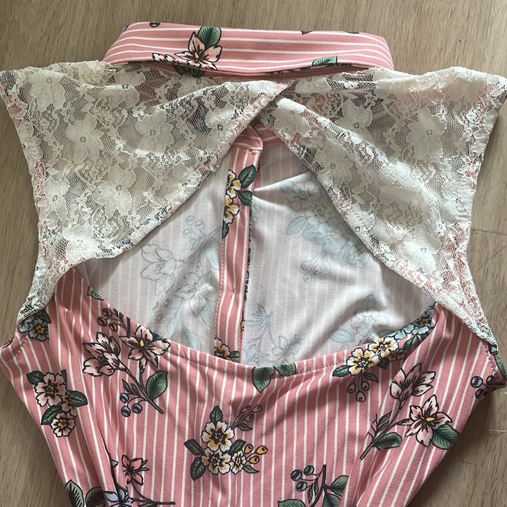 Pink button up dress no boundaries floral and stripes pink dress with lace back - Picture 3 of 8